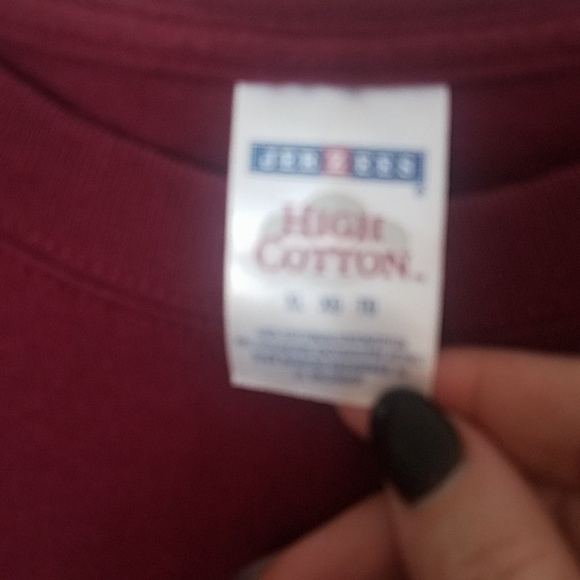 Maroon tshirt - Picture 2 of 2